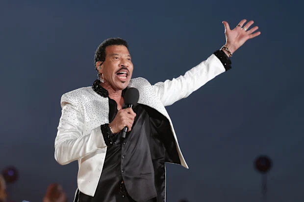 Lionel Richie hospitalized in ICU: report